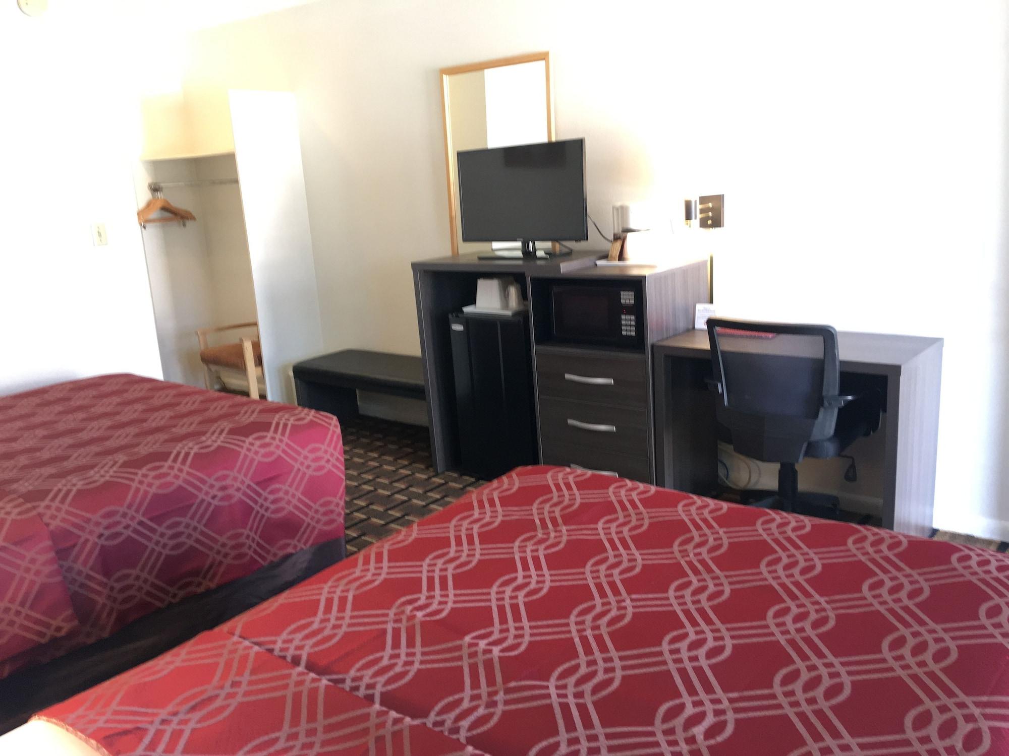 Econo Downtown Lodge *