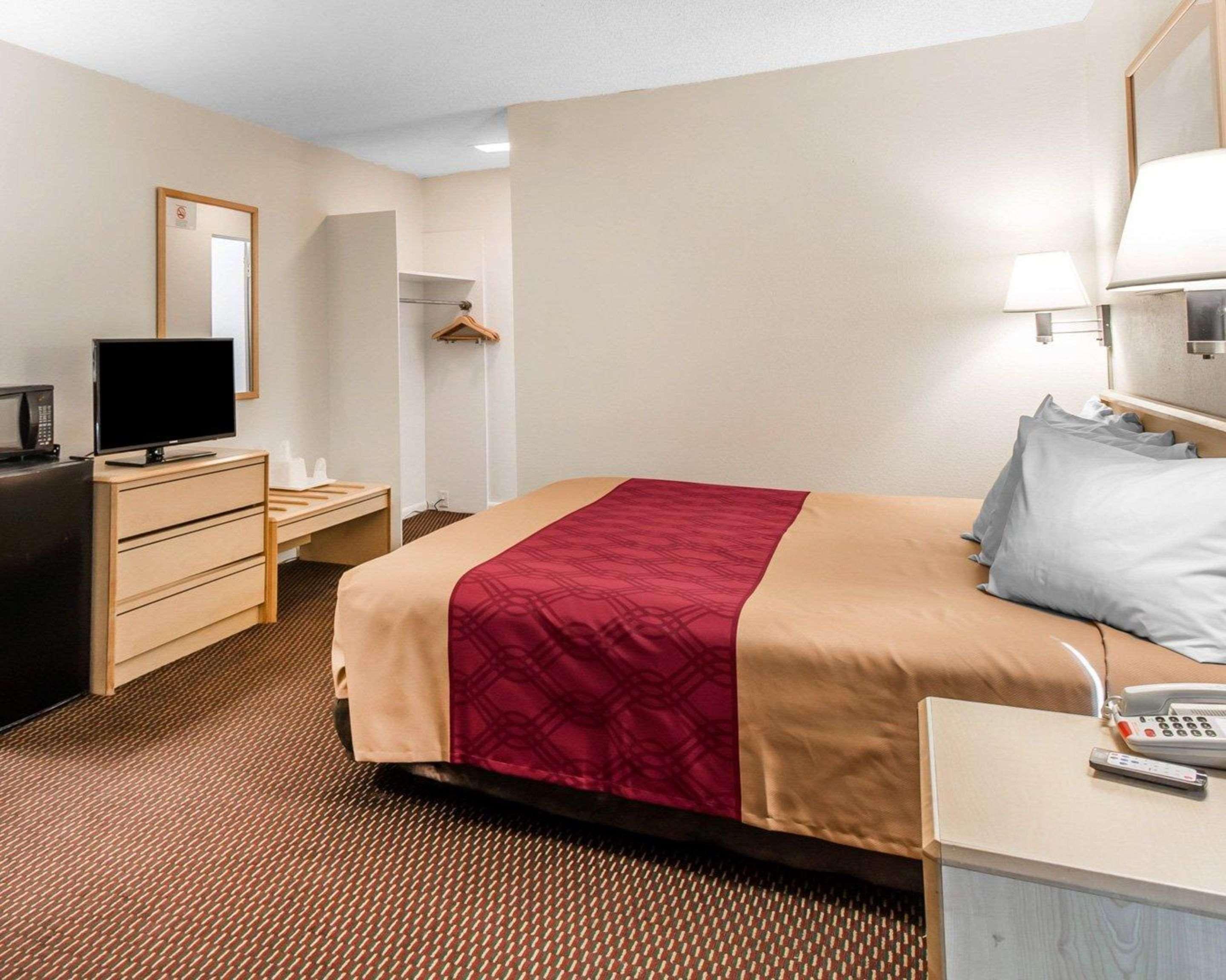 Econo Downtown Lodge